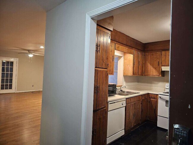 Photo - CHARMING 2 BEDROOM TOWNHOME-1/2 MILE FROM ...
