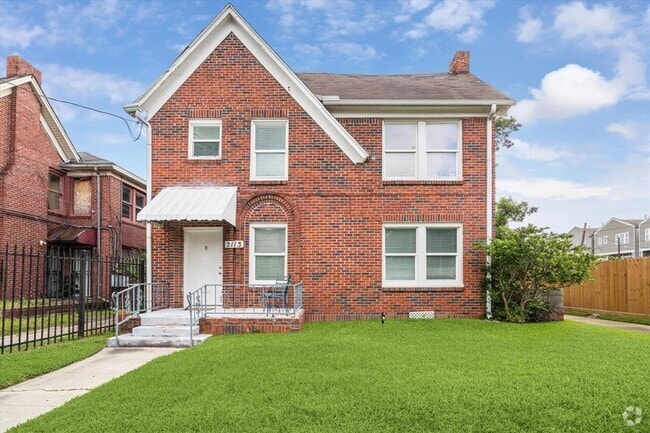 Building Photo - 2113 Berry St Rental