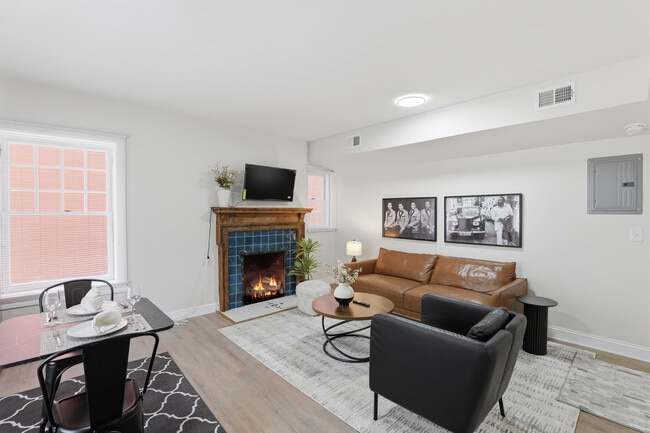 Photo - 4635 John R St