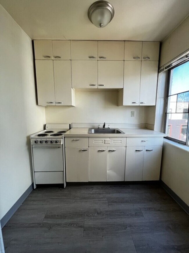 Photo - Eugene Manor Apartments