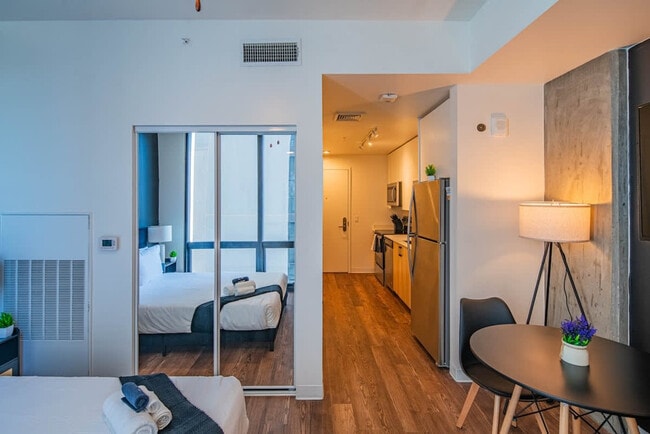 Photo - 700 N 4th St Unidad ID1263154P