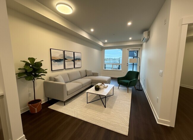 Photo - 5382-200 200 St