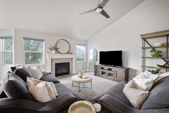 Photo - 707 W Ridgeline Dr