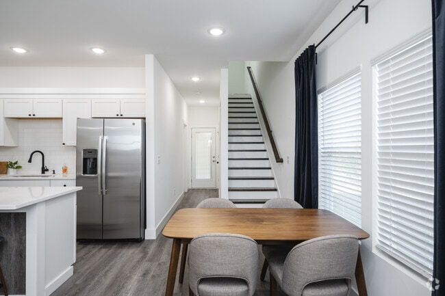 3BR, 2.5BA - 1366SF