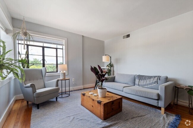 Building Photo - The Macklin Unit 32 Rental