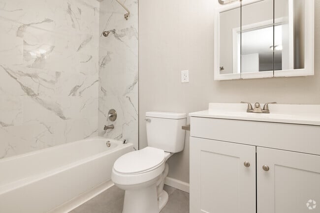 2BR, 1BA - 1,000SF - Bathroom