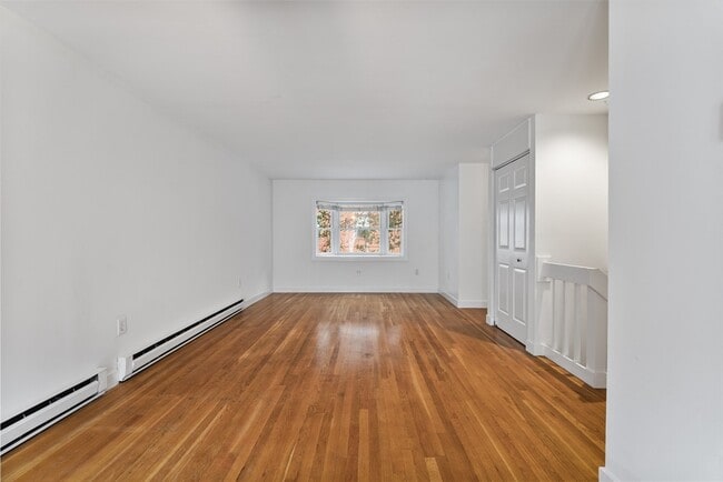 Photo - 135 Bolton St