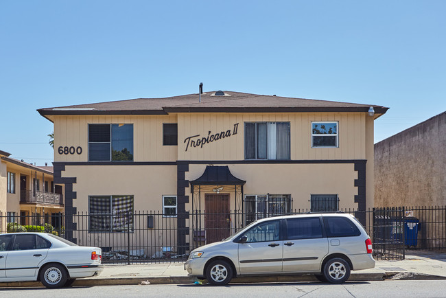 Building Photo - Tropicana II Rental
