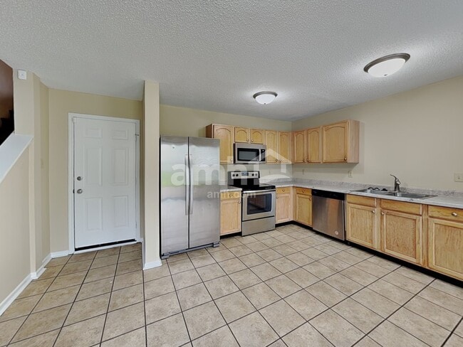 Photo - 1917 Blue Pine Ln