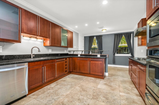 Photo - 486 SW 5th St