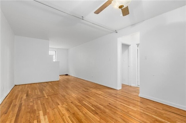 Building Photo - 310 Beverley Rd Unit 2-A Rental