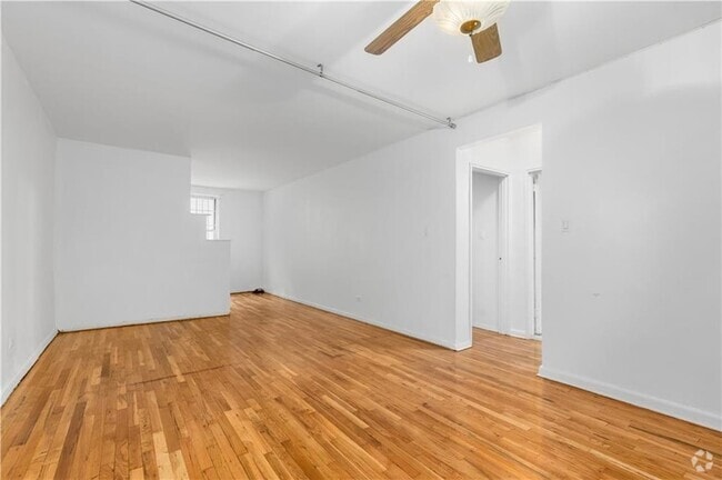 Building Photo - 310 Beverley Rd Rental
