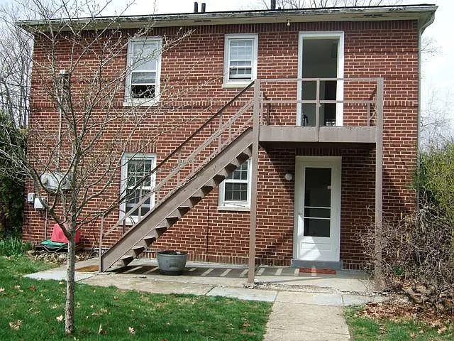 Expansive yard with concrete patio area - 1368 Doten Ave Unit 1368 Doten Avenue Flat #A