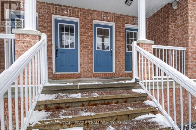 Photo - 145 Wharhol Private