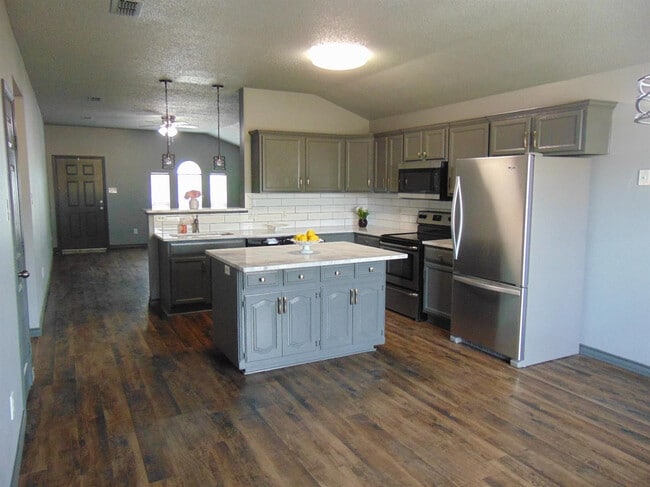 Photo - 6534 89th St