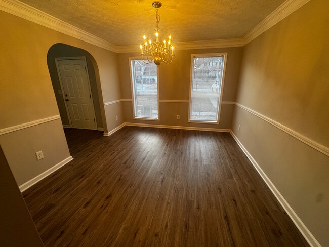 Building Photo - Room in House on Tara Bend