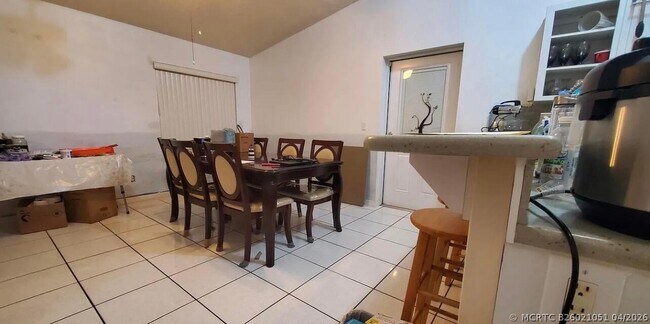 Photo - 3004 Suntan Ct SE
