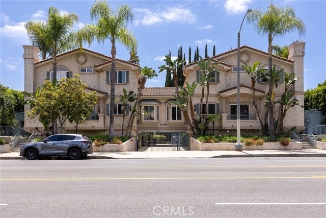 Building Photo - 14328 Magnolia Blvd Unit 2