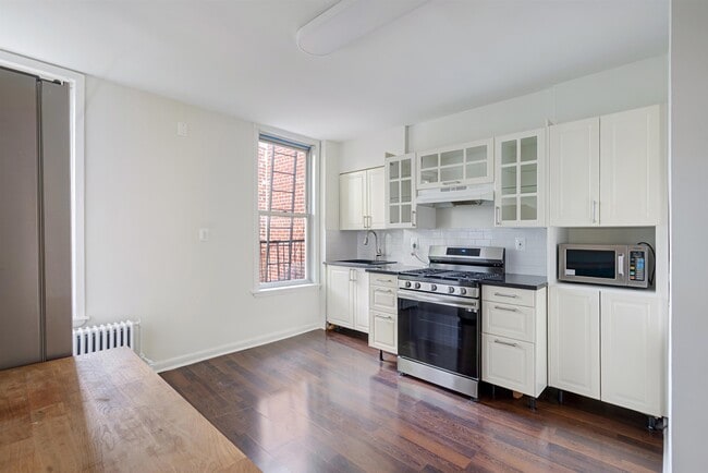 Building Photo - 67 Franklin St Unit 3