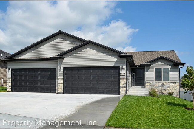 5 br, 3 bath House - 9832 S. 79th St - 5 br, 3 bath House - 9832 S. 79th St