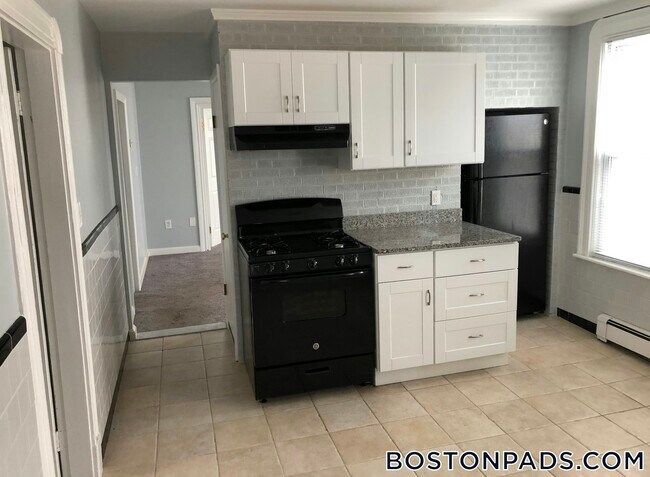Photo - 477 Meridian St Unit 3