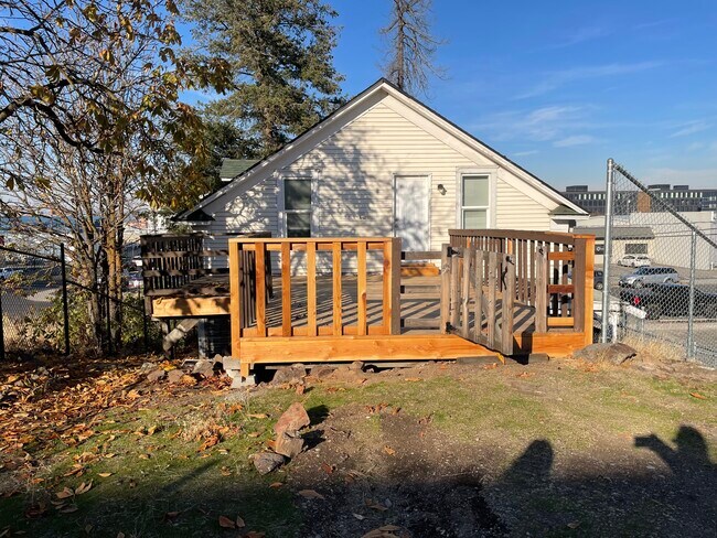 Photo - 408 E Pacific Ave Townhome