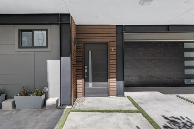 Photo - 851 N Alta Vista Blvd