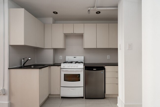 Photo - 160 Huron St Unit 208