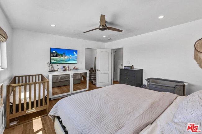 Photo - 960 Larrabee St Unidad 324