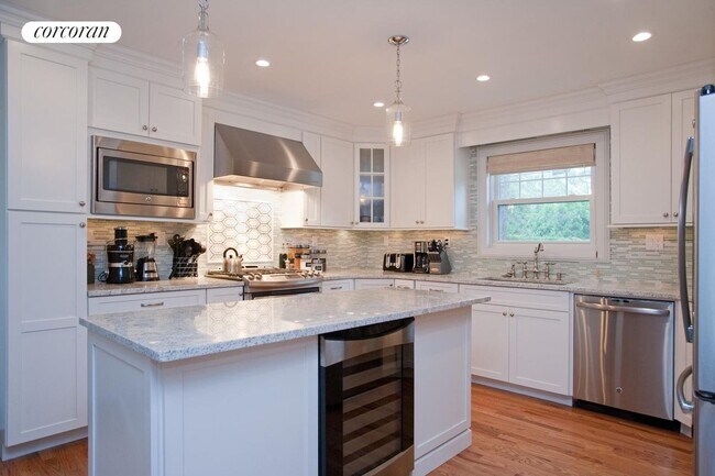 Photo - 96 Wainscott NW Rd