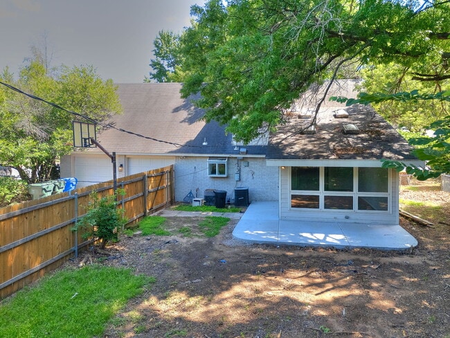Photo - 1801 Aladdin St