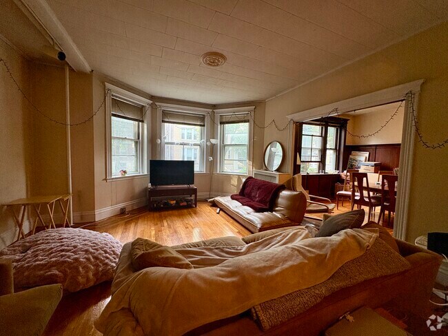 Building Photo - 12 Euston St Unit 1 Rental