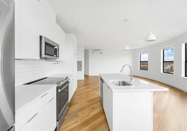 Building Photo - 175 W 7th St Unit 312