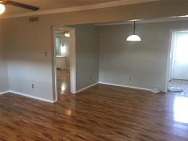 Photo - Sandhurst Lane Unit 5817 Sandhurst C