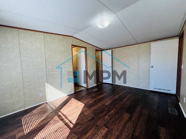 Photo - 303 Bryan St