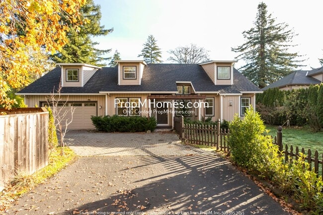 Building Photo - Gorgeous Home Near Multnomah Village - Four Bedrooms!