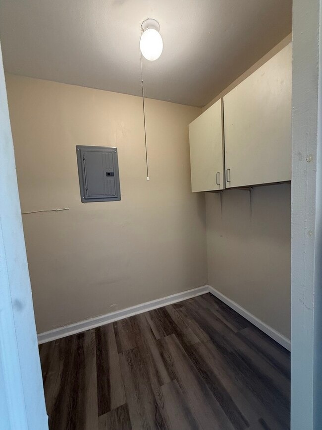 Photo - 1374 Forest Pl