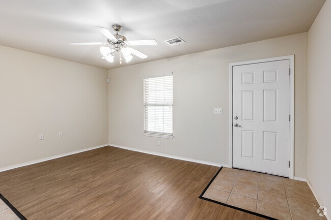 1BR, 1BA - 784SF - Living Room