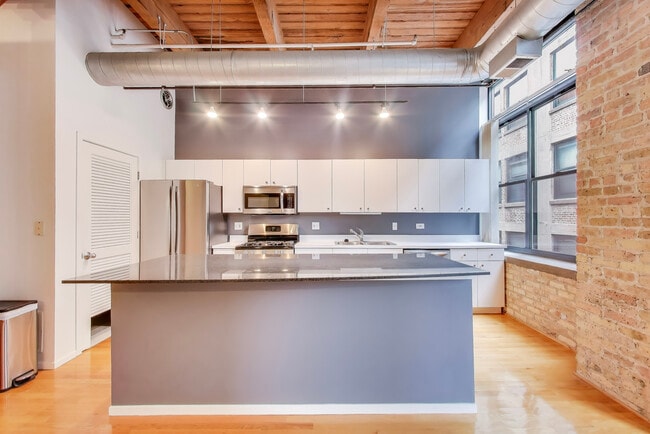 Photo - 375 W Erie St Unidad 522