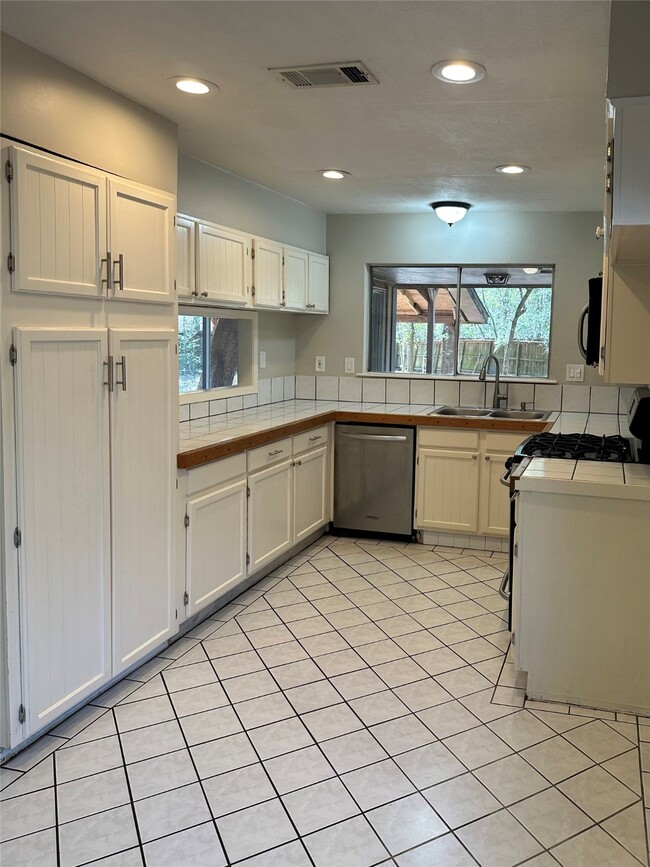 Photo - 2016 Royal Oak Pl