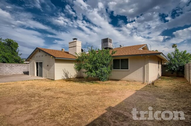 Photo - 2612 E Glade Ave