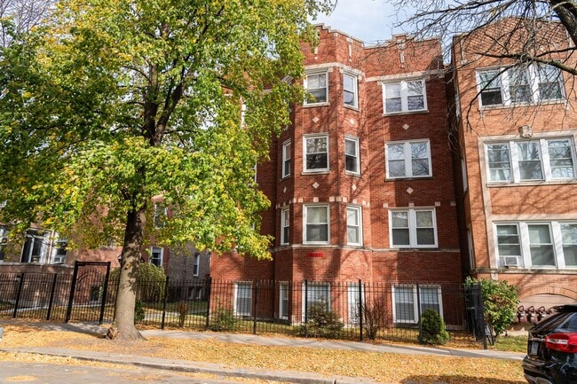 Building Photo - Albany Park - 2 Bed / 1 Bath - In-Unit Lau... Unit 4707-3S Rental