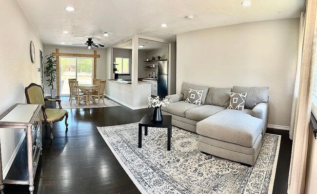 Photo - 4517 NW Cheyenne Ave