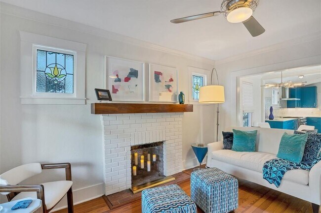 Photo - 1716 Oak St