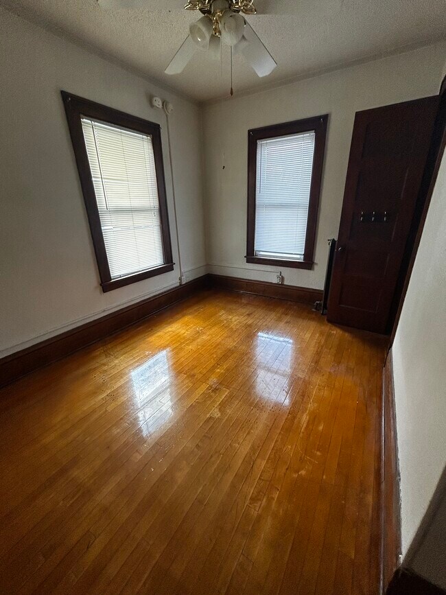 Bedroom - 410 5th St NE Unit 3