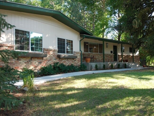Building Photo - 996 Thrushwood Dr Rental