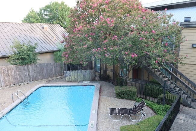 Photo - 1000 W 26th St