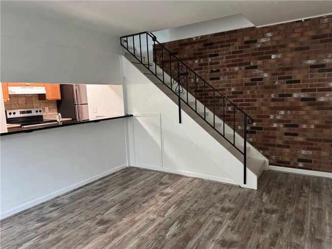 Photo - 136 Milrace Dr