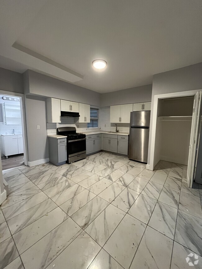 Building Photo - 482 Kennedy Blvd Unit 1f Rental