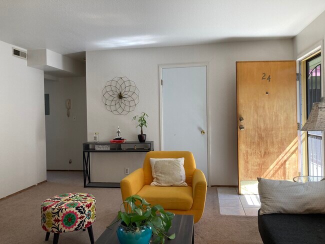 Photo - 6211 Telegraph Ave Unidad 24